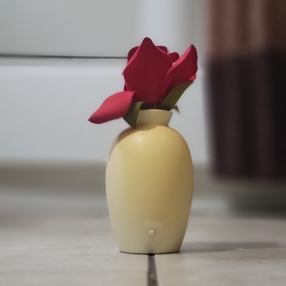 Hallmark Make Believe Electric Flower with Vase (Battery Powered) - Picture 1 of 4